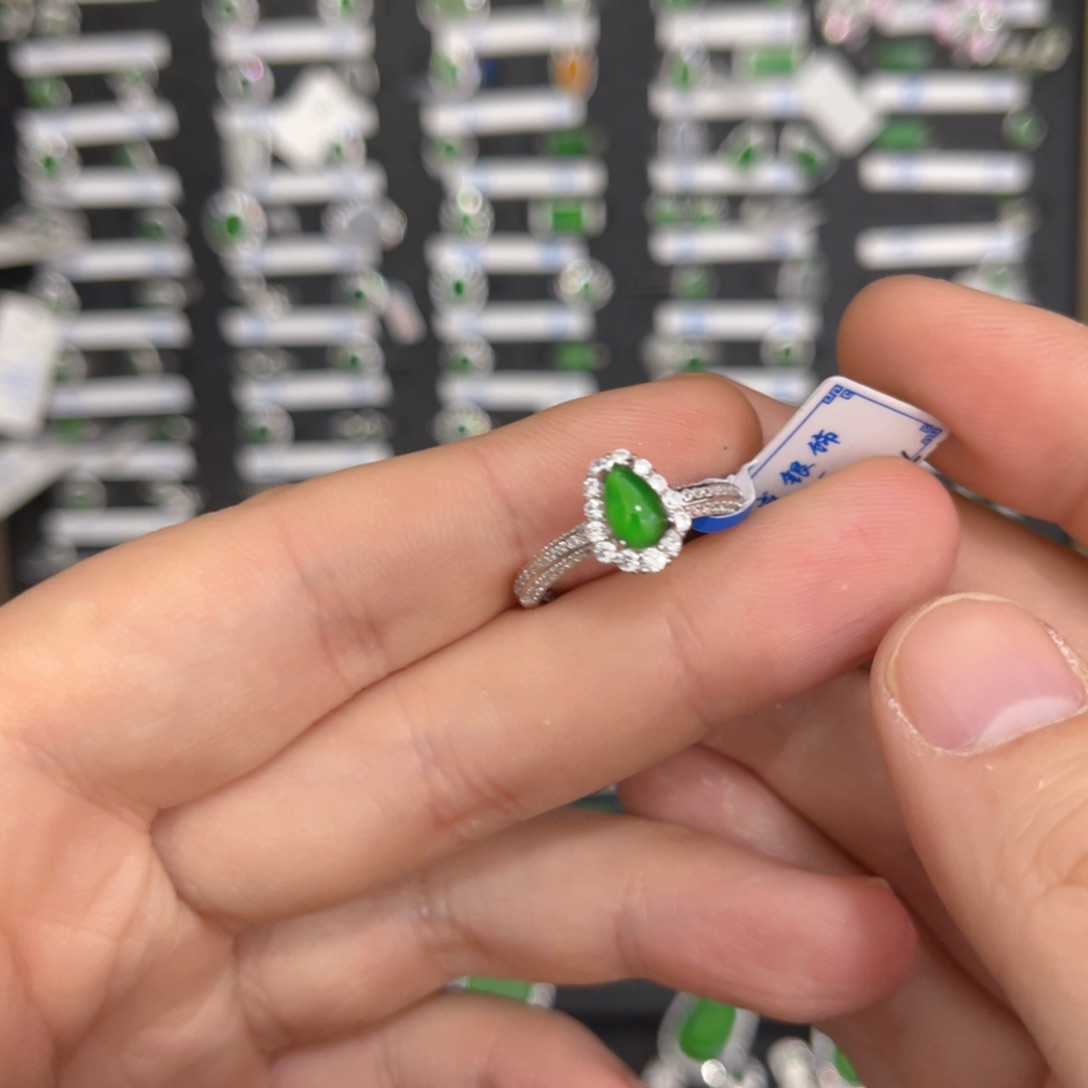 翡翠戒指银S925镶嵌翡翠戒指