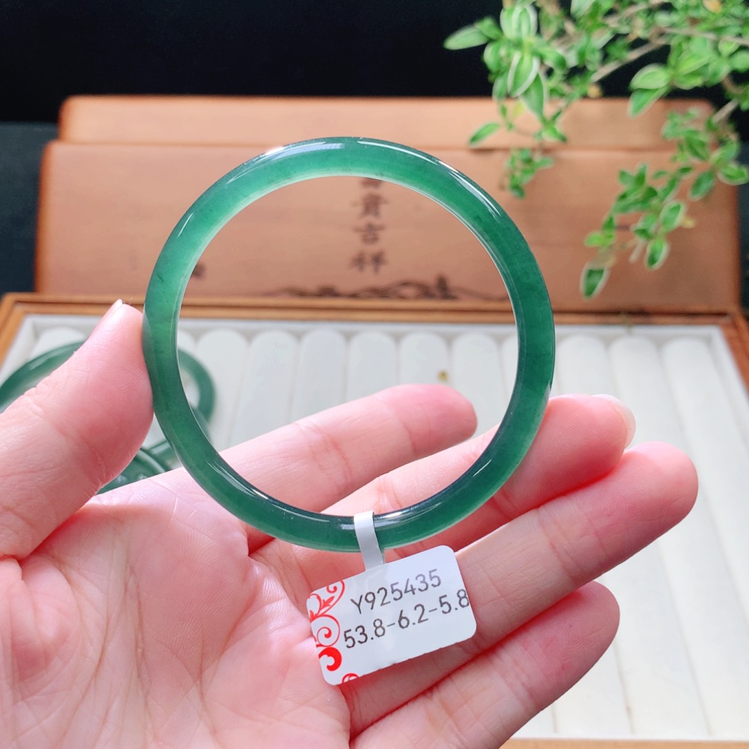 未镶嵌手镯（圆镯）翡翠