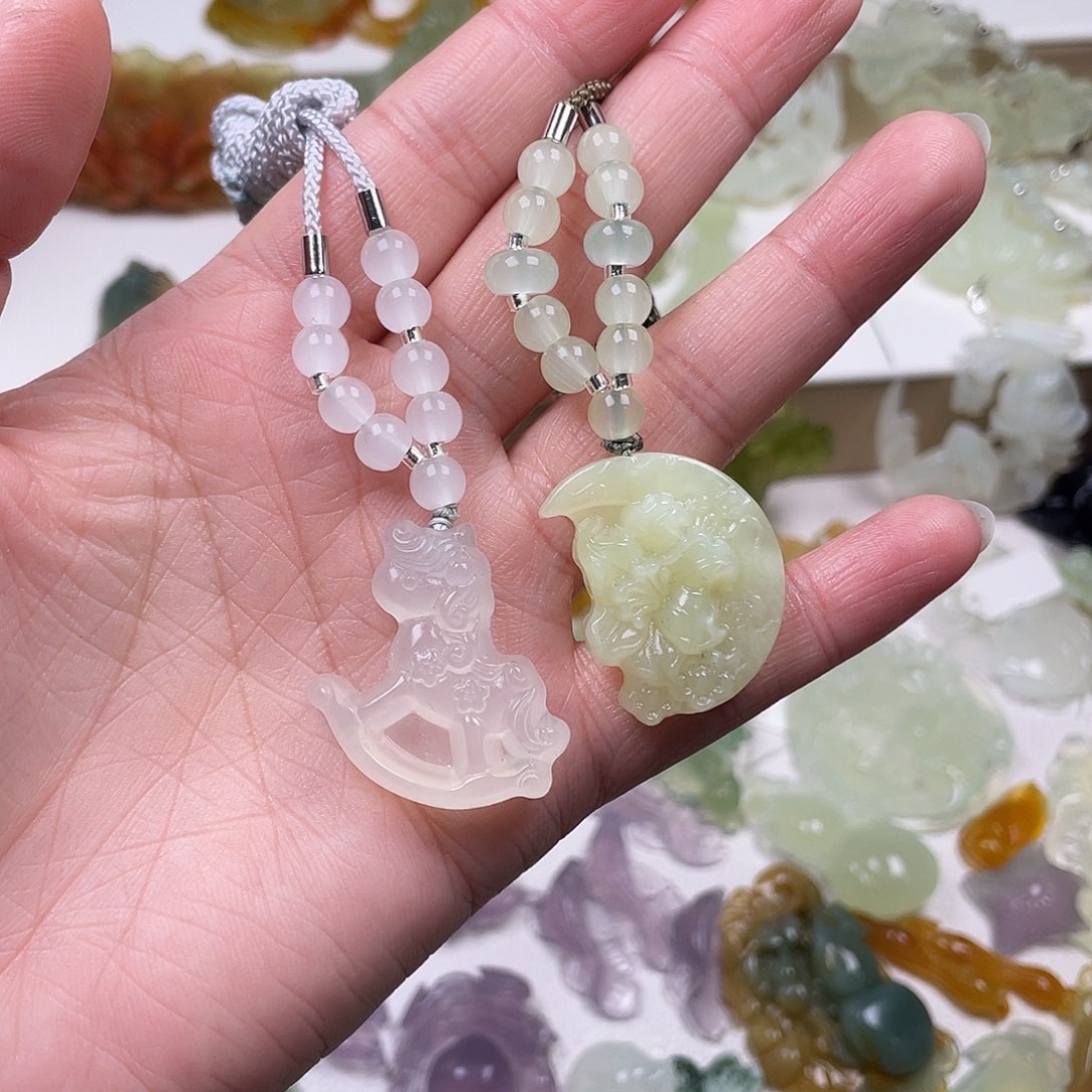 蛇纹石玉未镶嵌颈饰