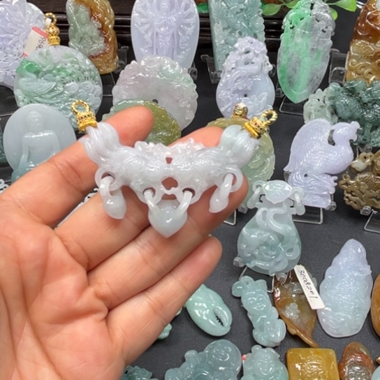 翡翠未镶嵌颈饰翡翠