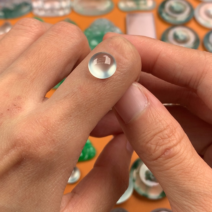 翡翠挂件未镶嵌….