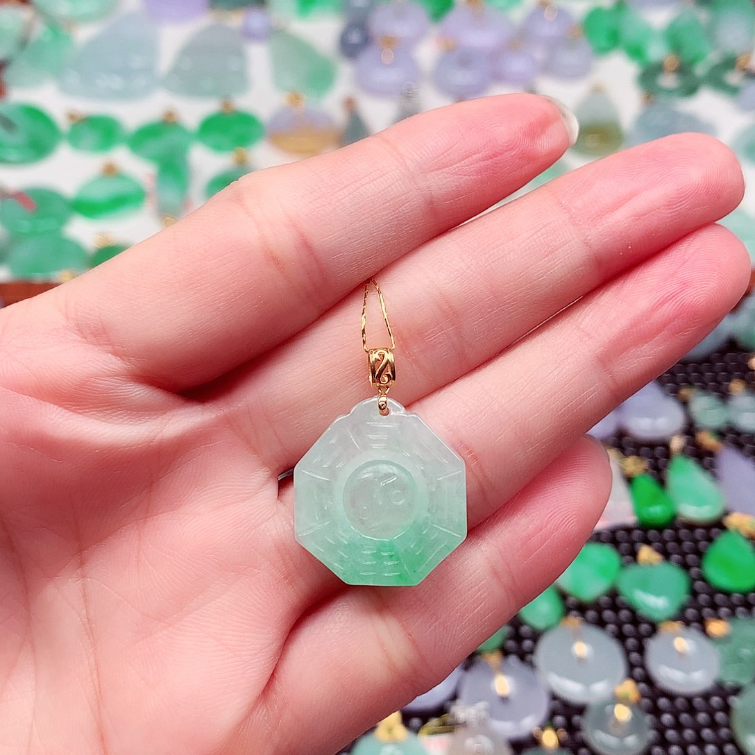 翡翠18K金镶嵌颈饰