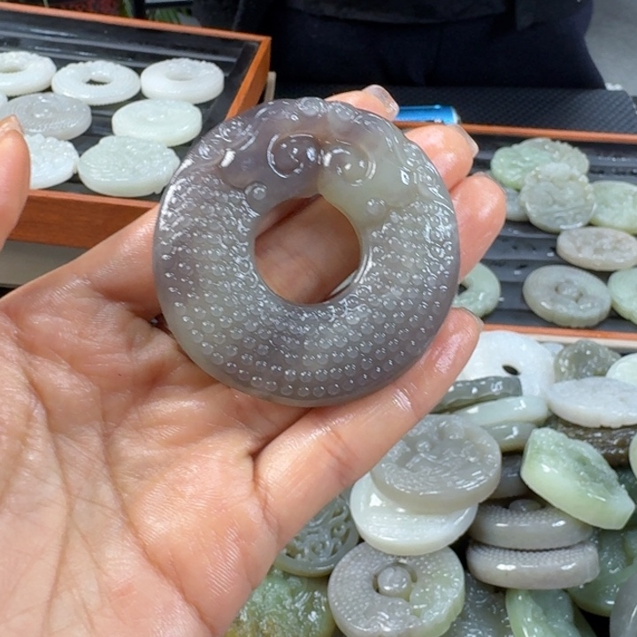 颈饰未镶嵌和田玉