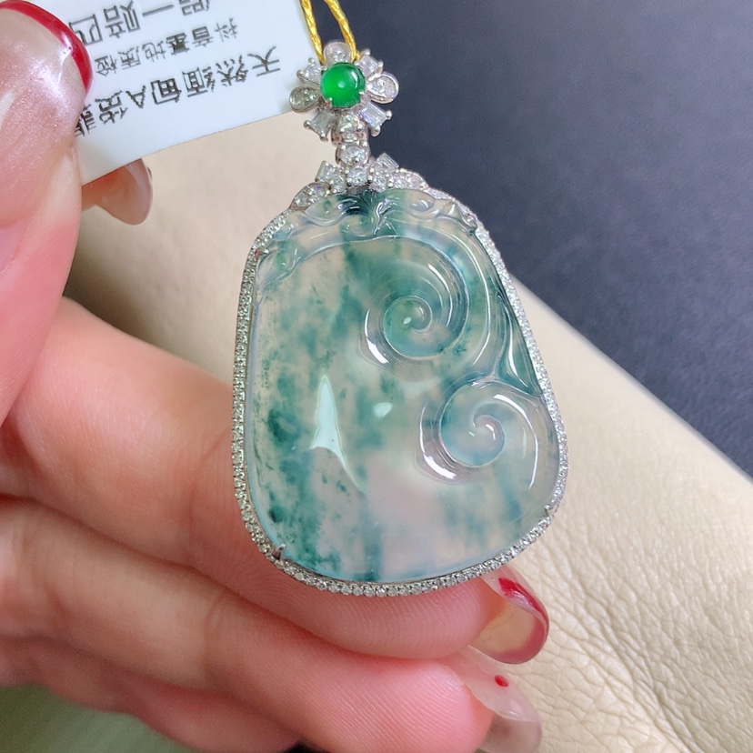 【闪购商品】翡翠颈饰18K金镶嵌如意