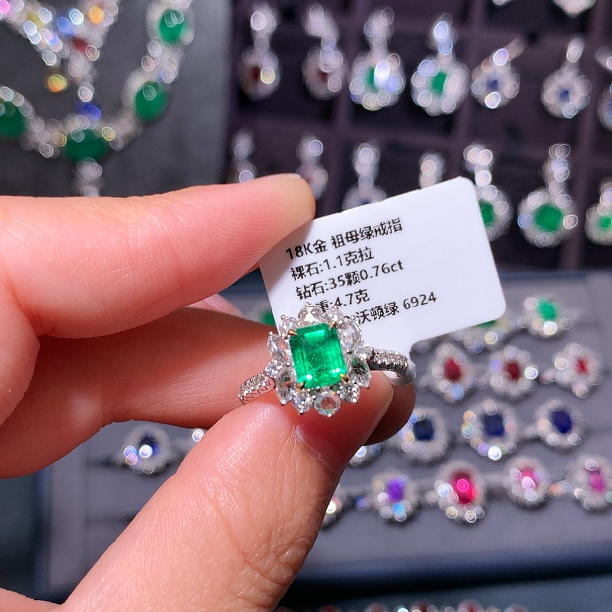 【闪购商品】祖母绿戒指18K金镶嵌