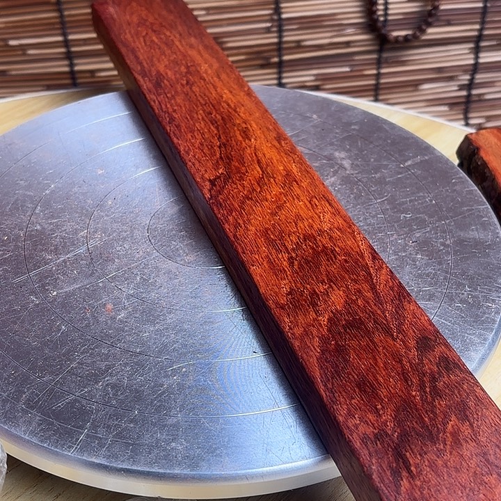 抖***墅大叶紫檀（黑酸枝木类）