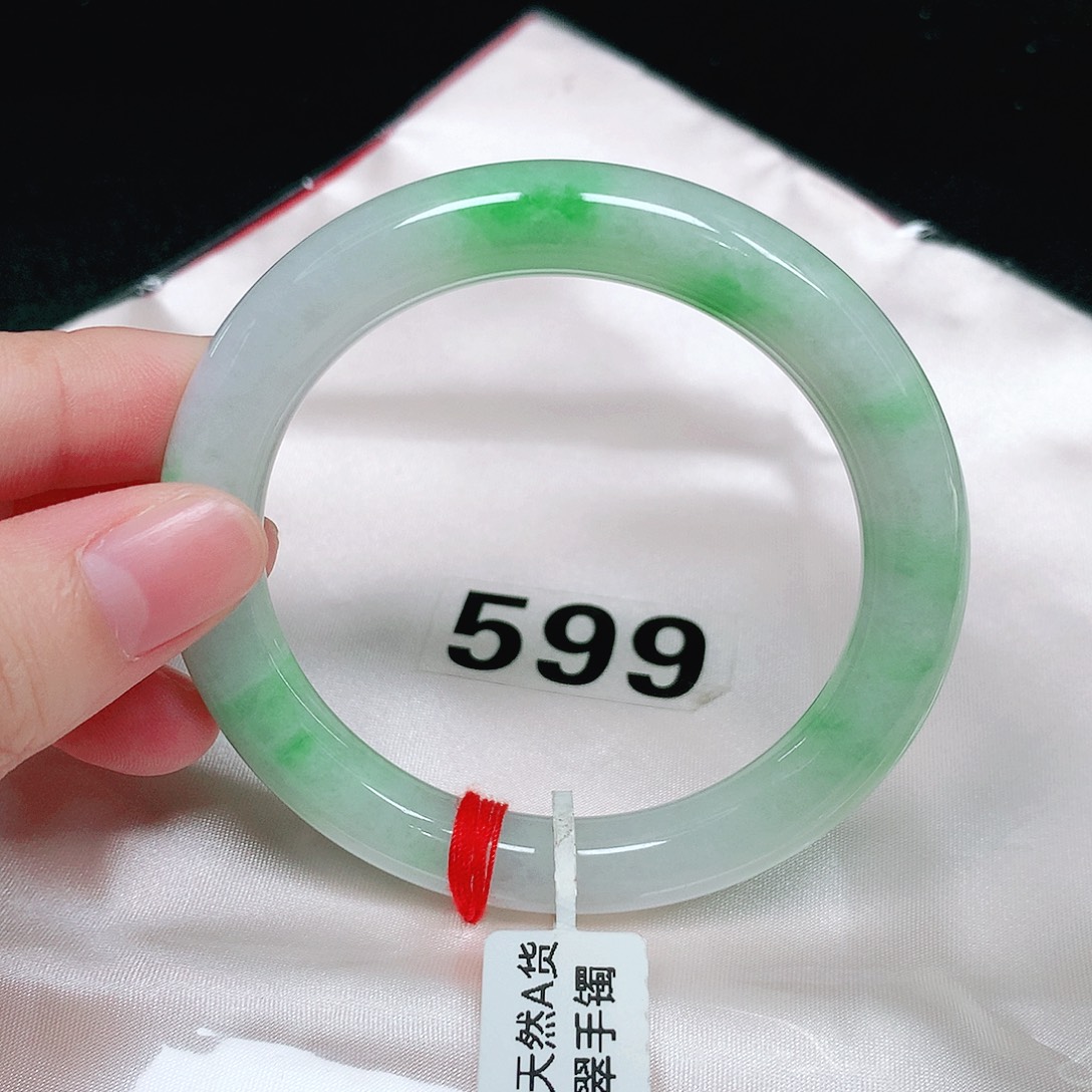 翡翠未镶嵌手镯（圆镯）