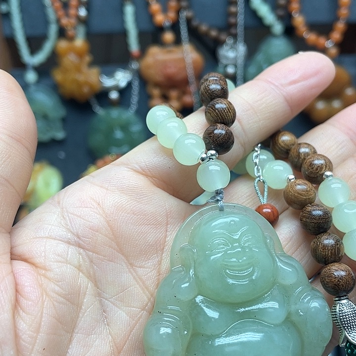 未镶嵌蛇纹石玉颈饰