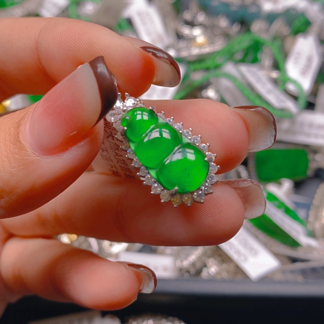 翡翠颈饰银S925镶嵌88888888