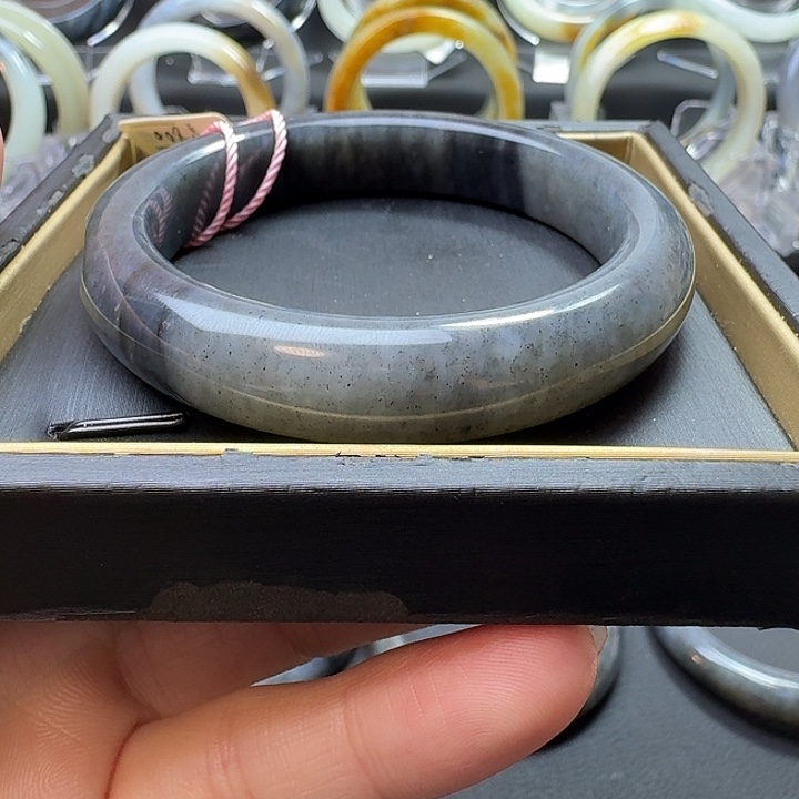 时****和田玉未镶嵌手镯