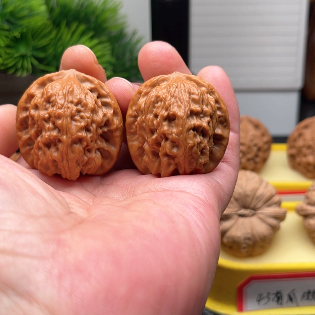 文玩核桃吊坠36野狼