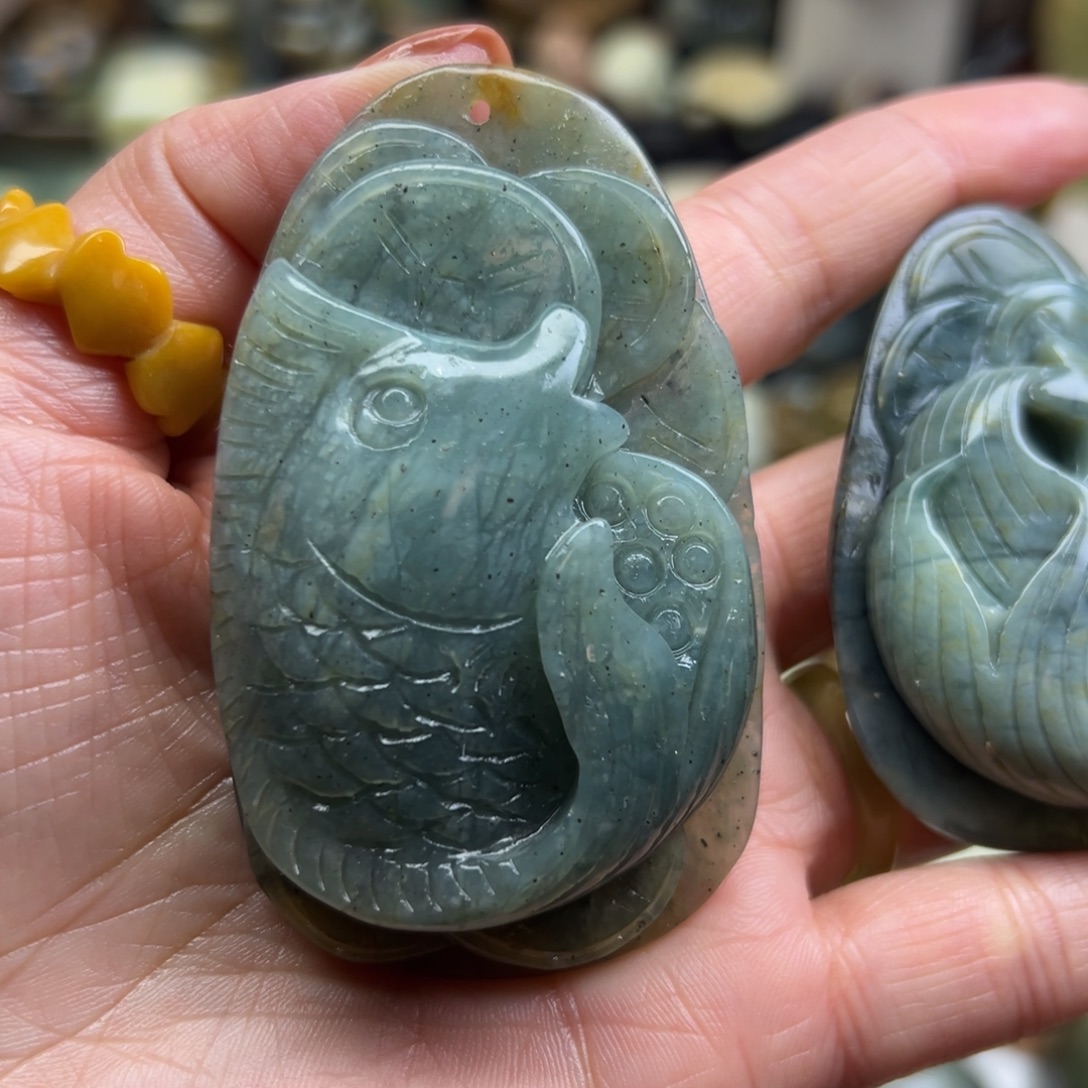 小***迹岫玉未镶嵌颈饰花玉兰鱼