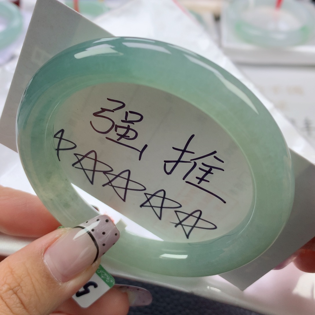 翡翠手镯未镶嵌56圆