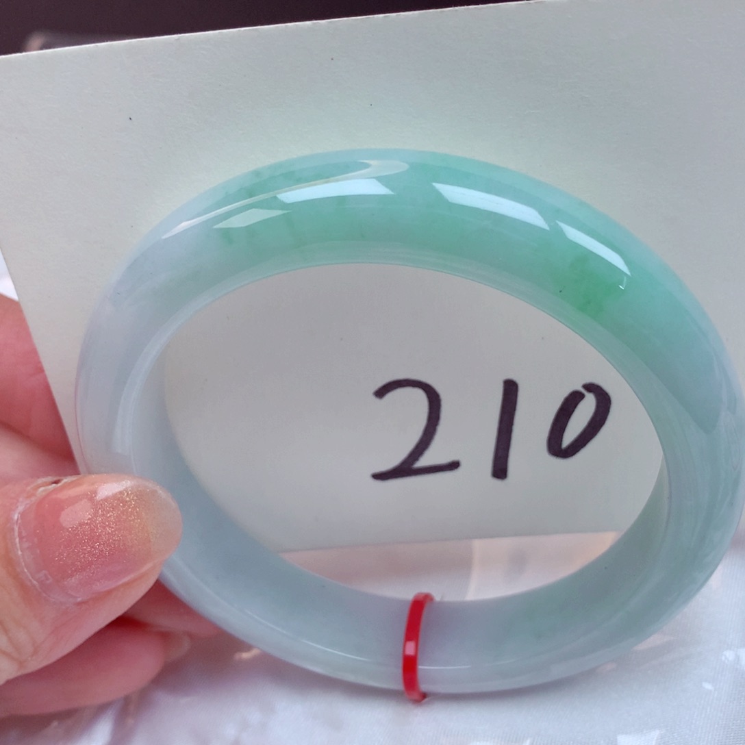 翡翠手镯未镶嵌翡翠