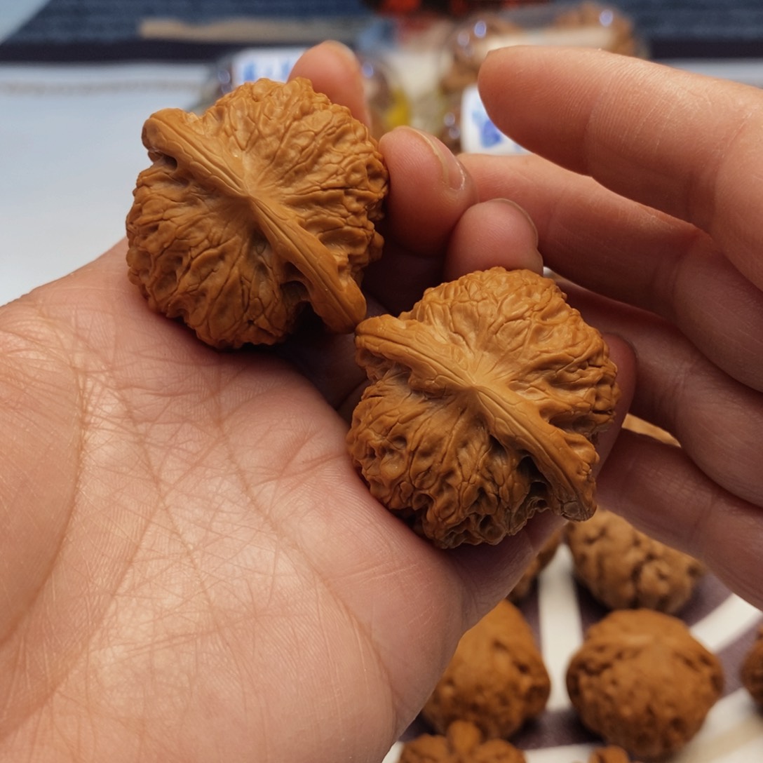 文玩核桃吊坠血麒麟41尺