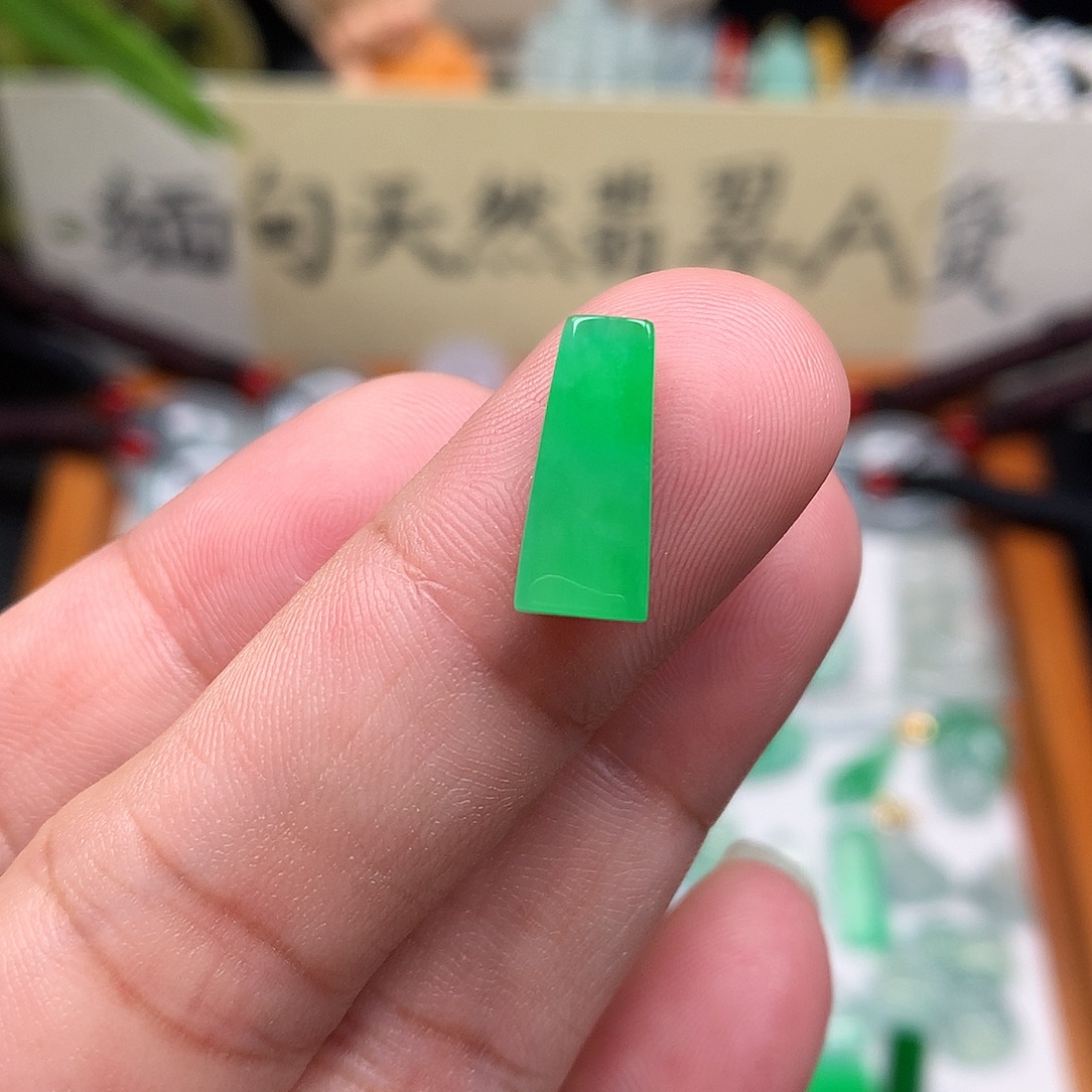 翡翠散珠缅甸天然A货翡翠阳绿无事牌