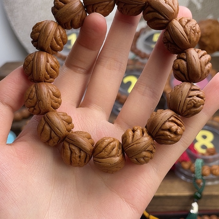 文玩核桃吊坠小****?19豹子头