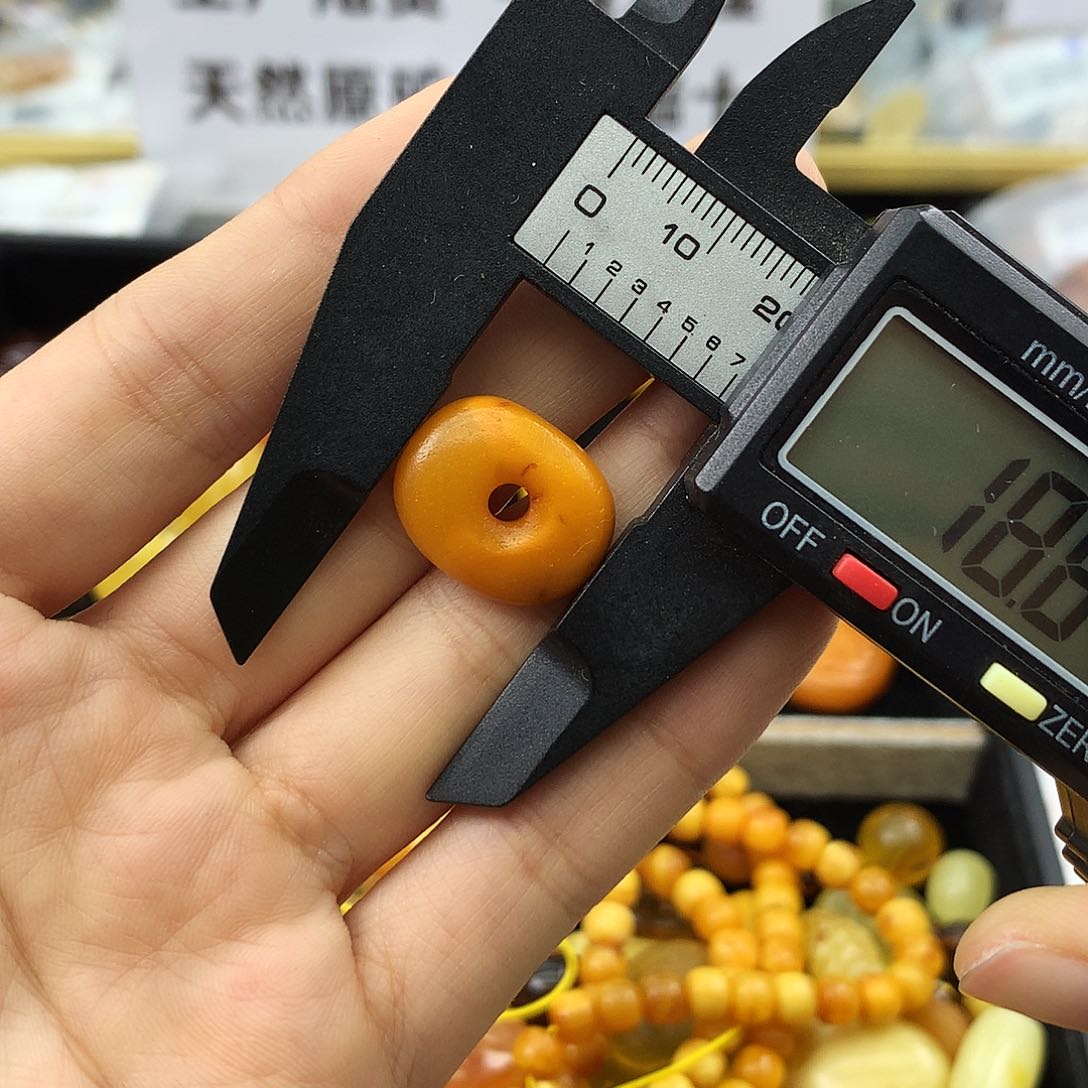 未镶嵌琥珀珠宝奇石