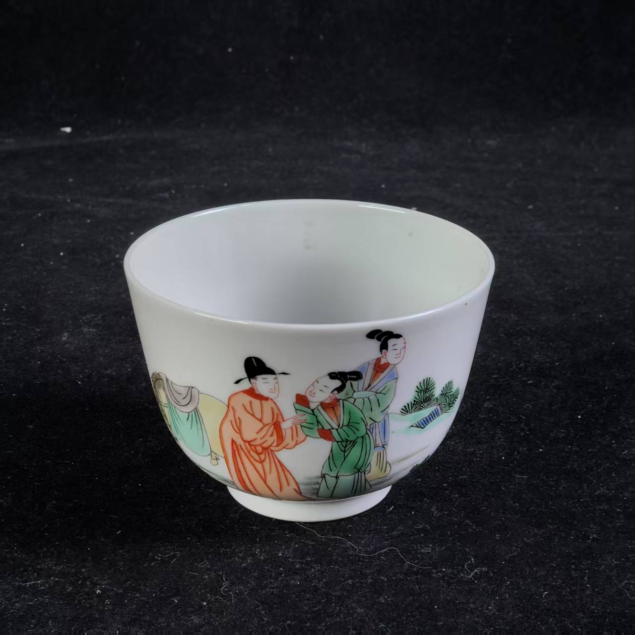 M五彩人物故事纹杯