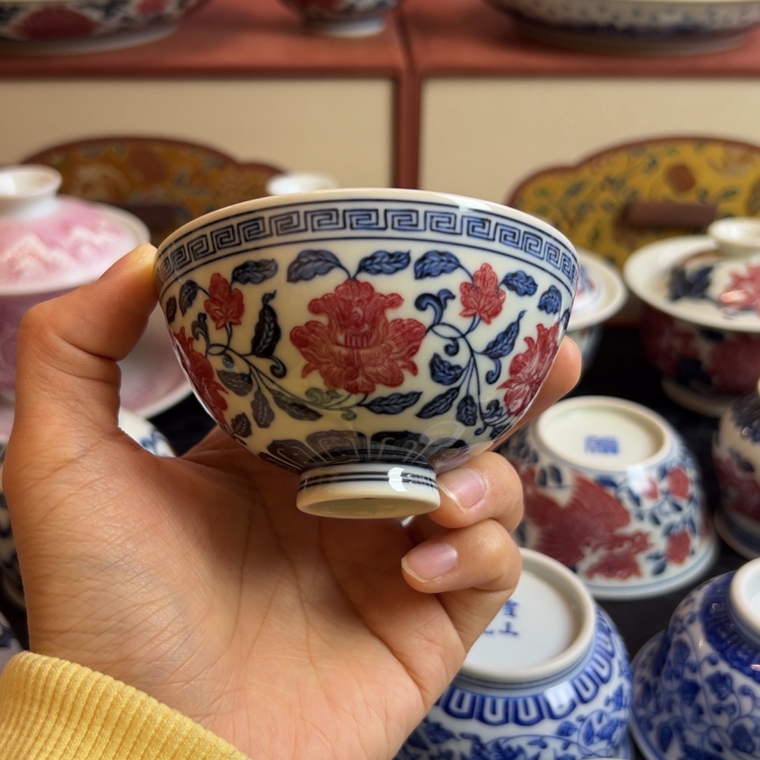 正绎堂釉里红花卉矮鸡心