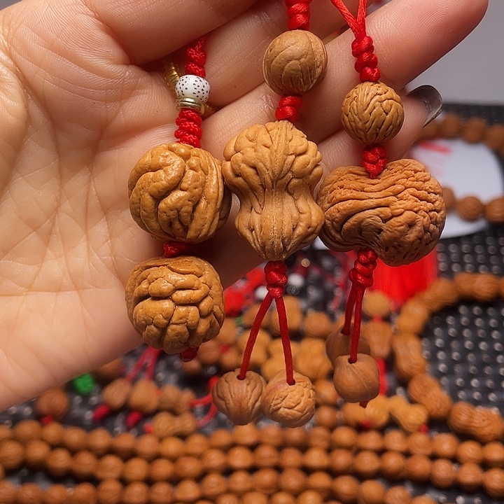 木质类龙纹桃枭挂件