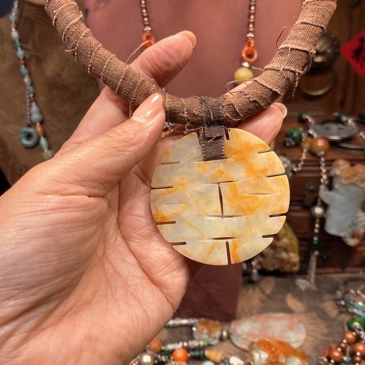 翡翠吊坠(赠链)未镶嵌