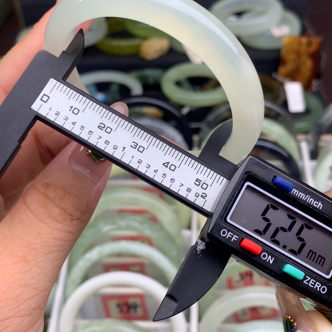 蛇纹石玉未镶嵌手镯522