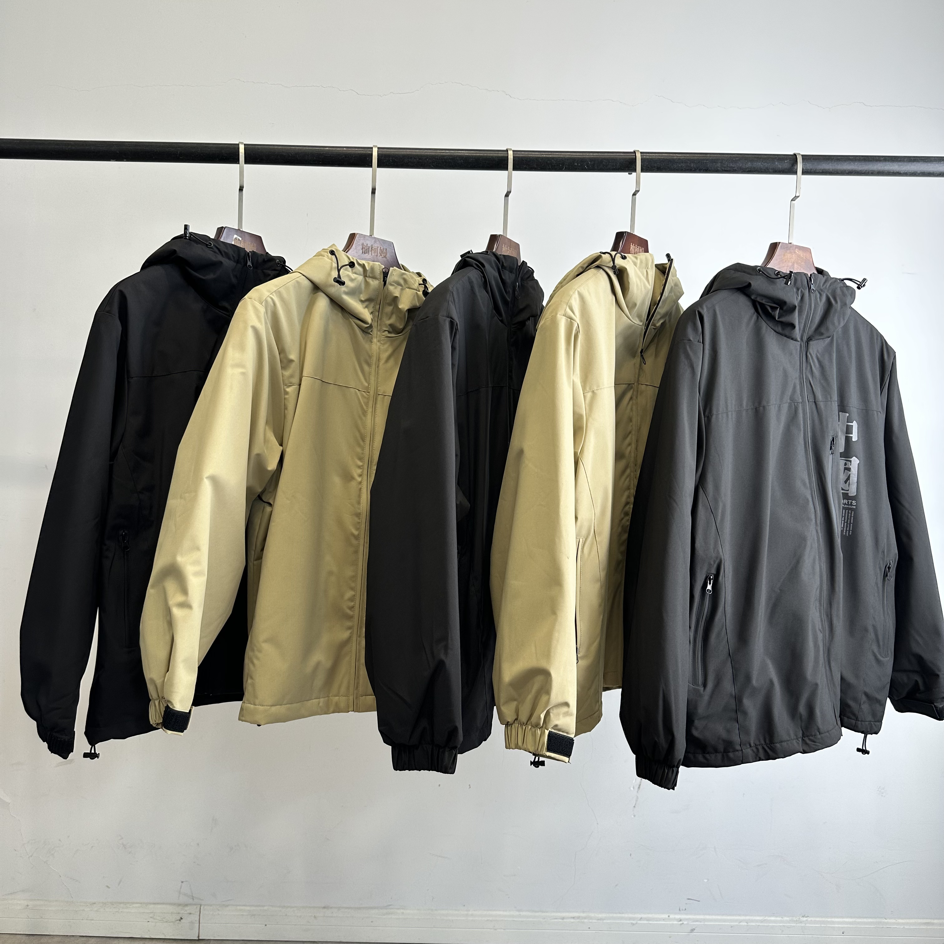 户外男士防风防泼水加绒加厚连帽冲锋衣保暖休闲运动棉服7363