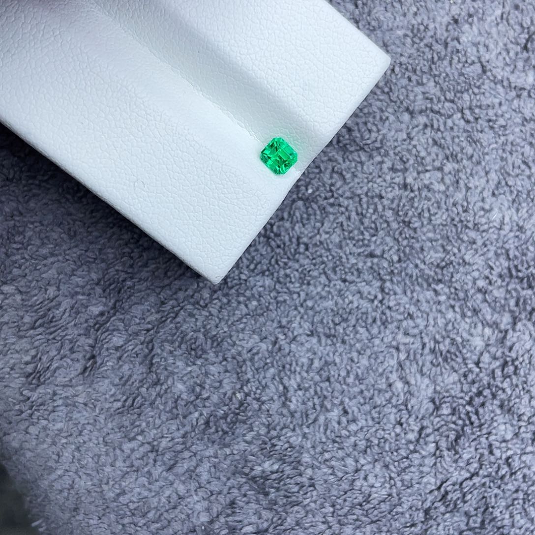 小***子祖母绿裸石0.24Ct