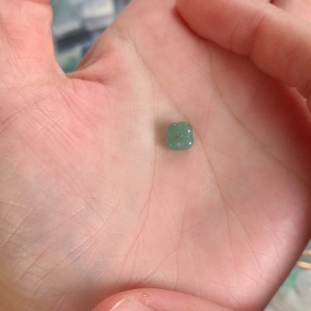 颈饰未镶嵌翡翠八**乐花