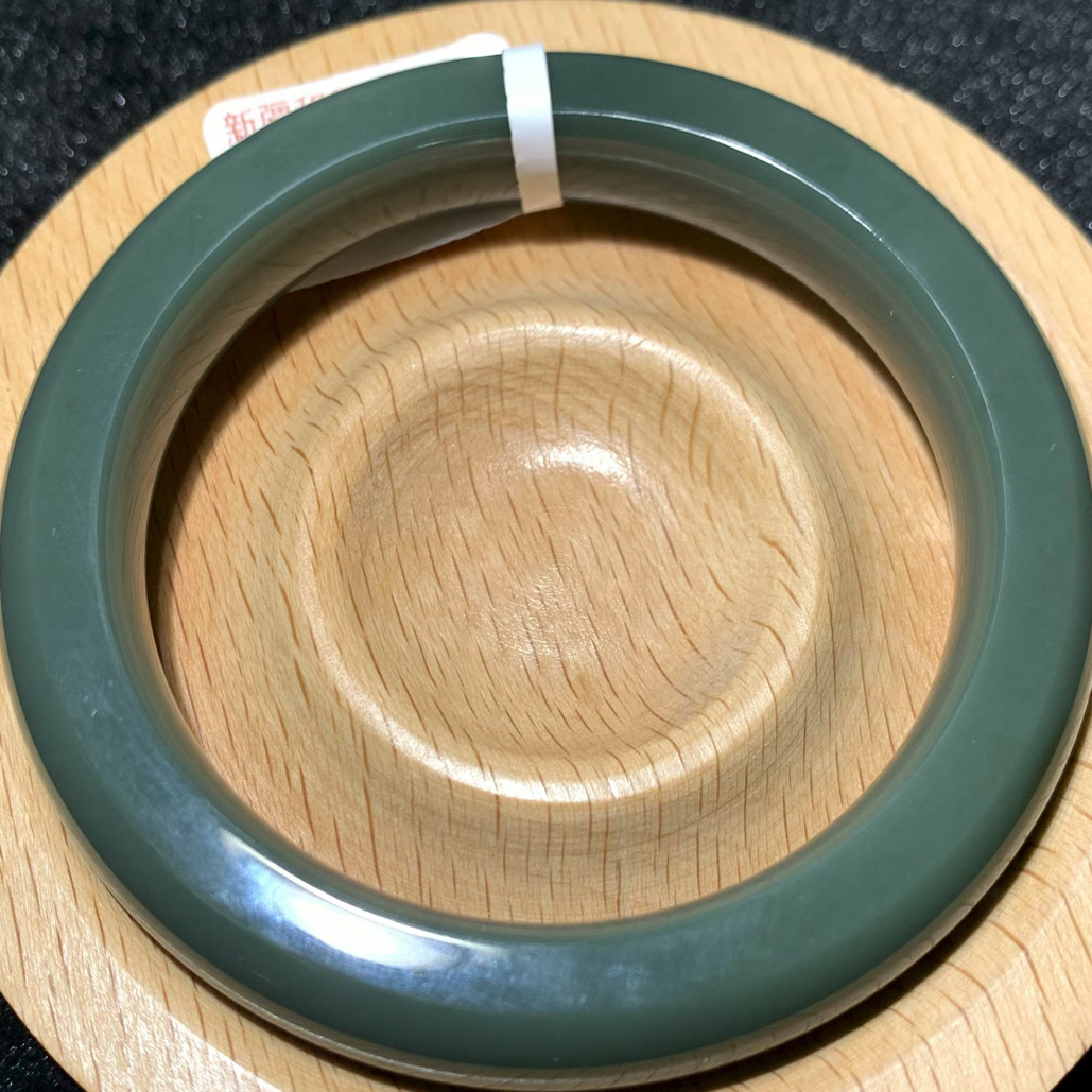 新疆和田玉沙枣青手镯圈口56mm