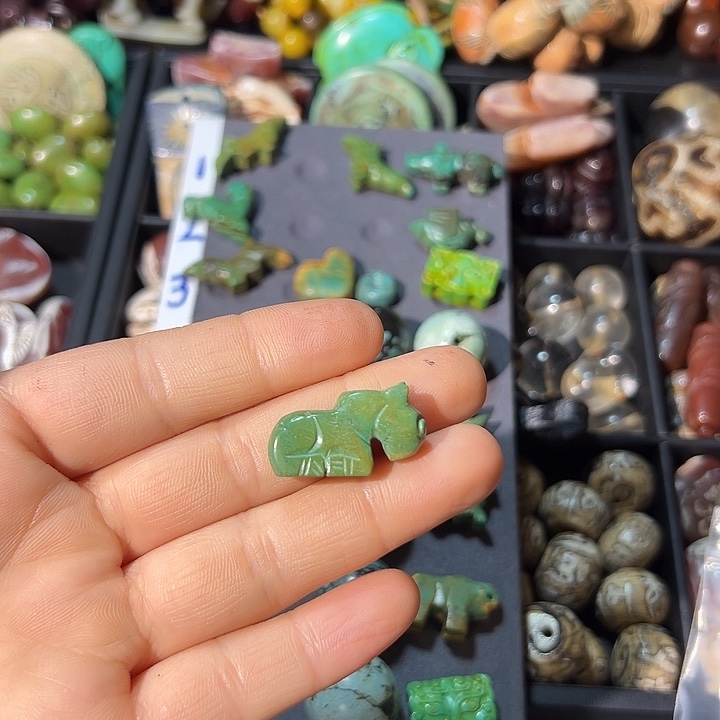 敖***登玛瑙/玉髓合金颈饰