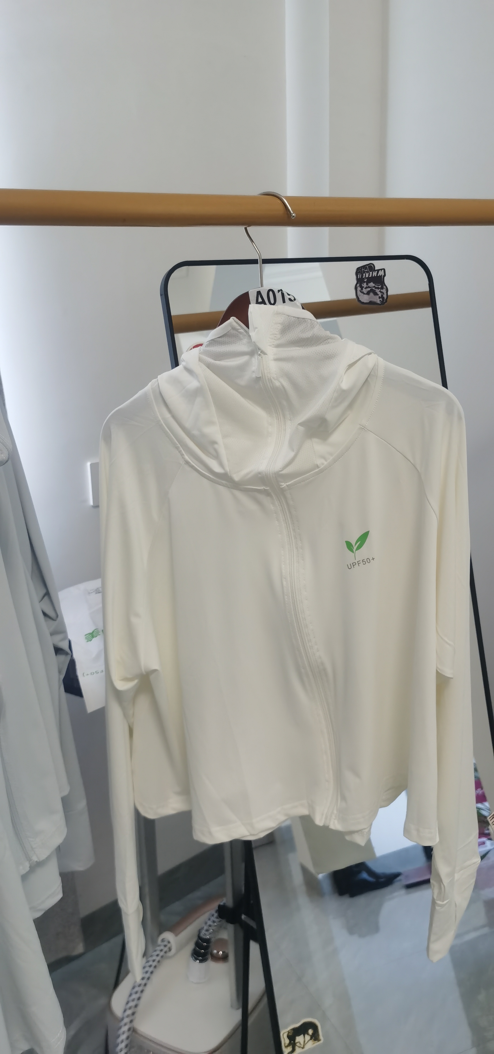 2025年最新款戴帽拉链白色长袖防晒外套纯色