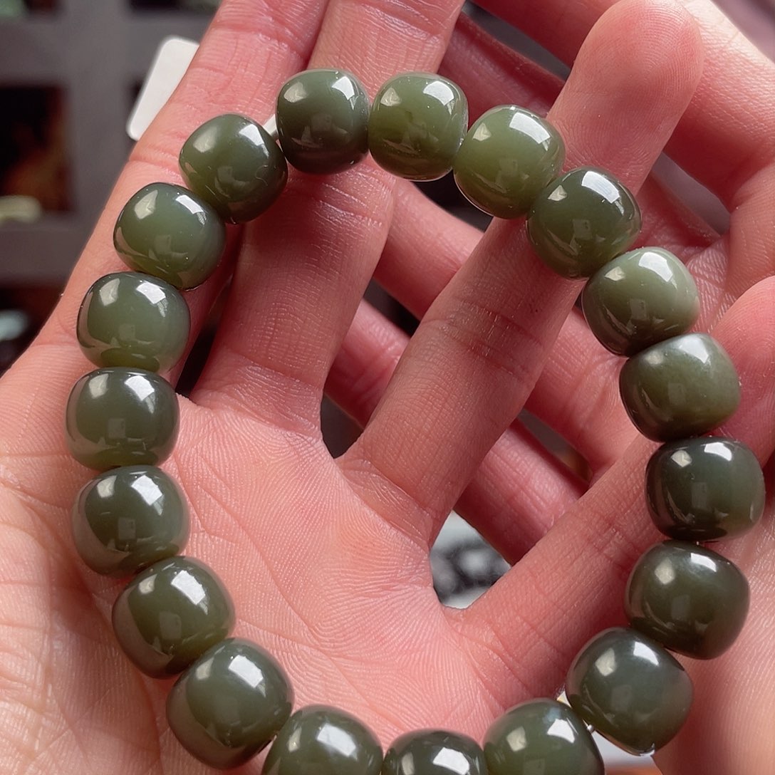 和田玉手串未镶嵌沙枣青11.12老型