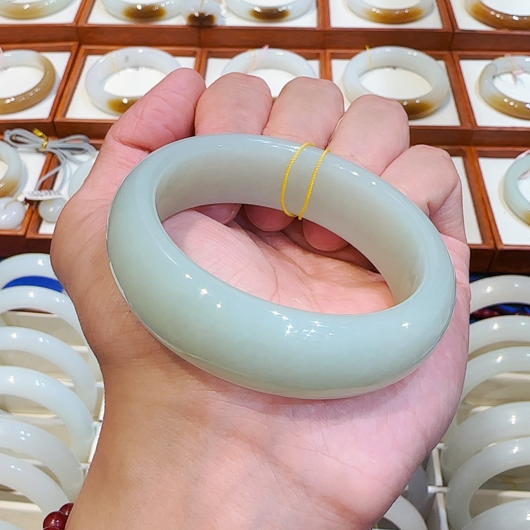 和田玉手镯未镶嵌且末奶蓝轮胎56 57 58