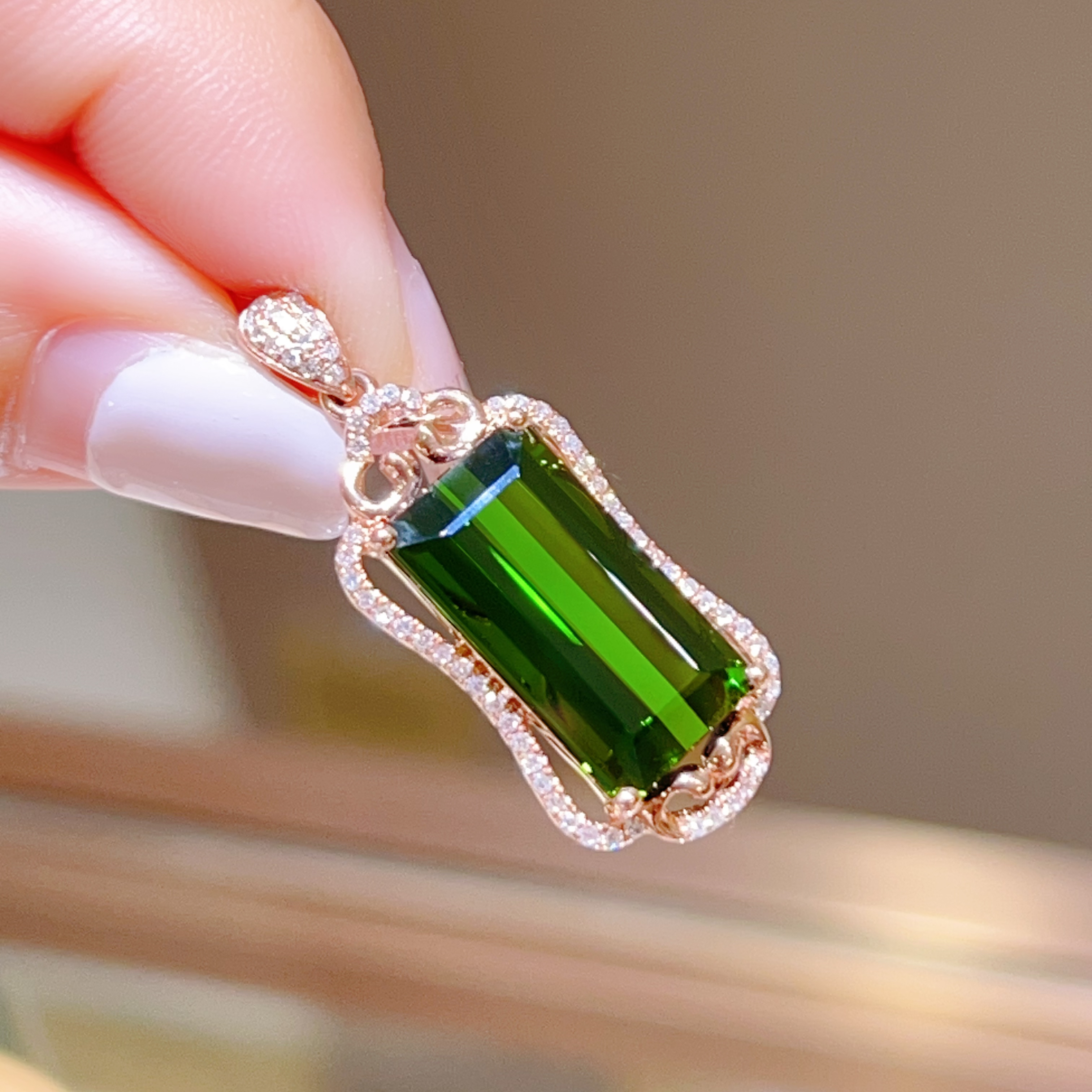 9.87ct 18k玫瑰金碧玺吊坠 8500