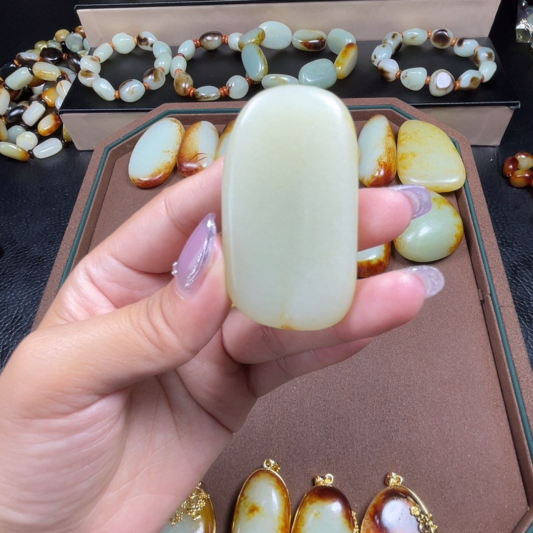 和田玉未镶嵌颈饰落**丘