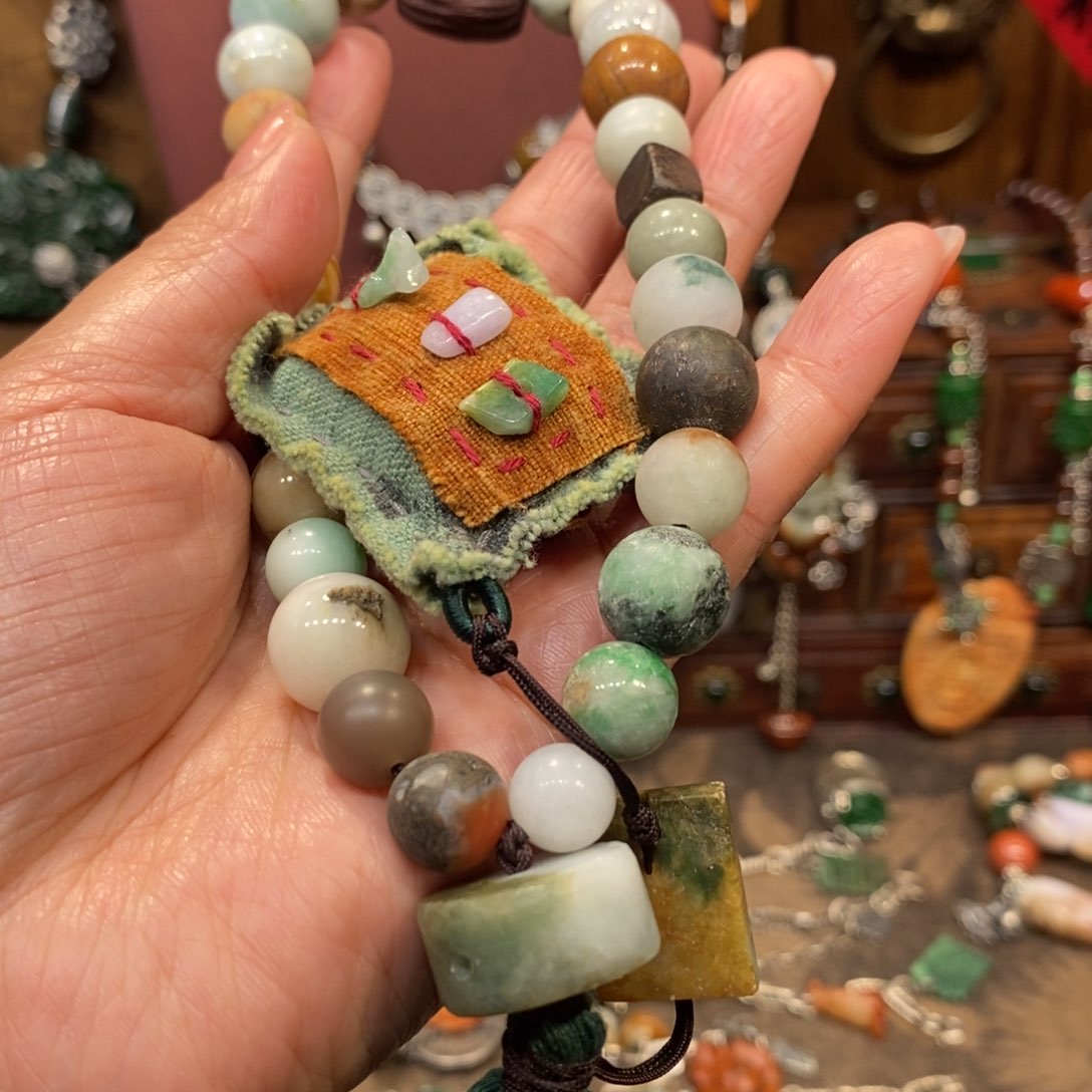 翡翠吊坠(赠链)未镶嵌