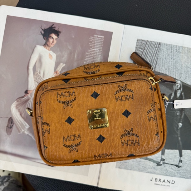 95新 MCM 大麦中古/mcm干邑色mini相机包/斜挎包