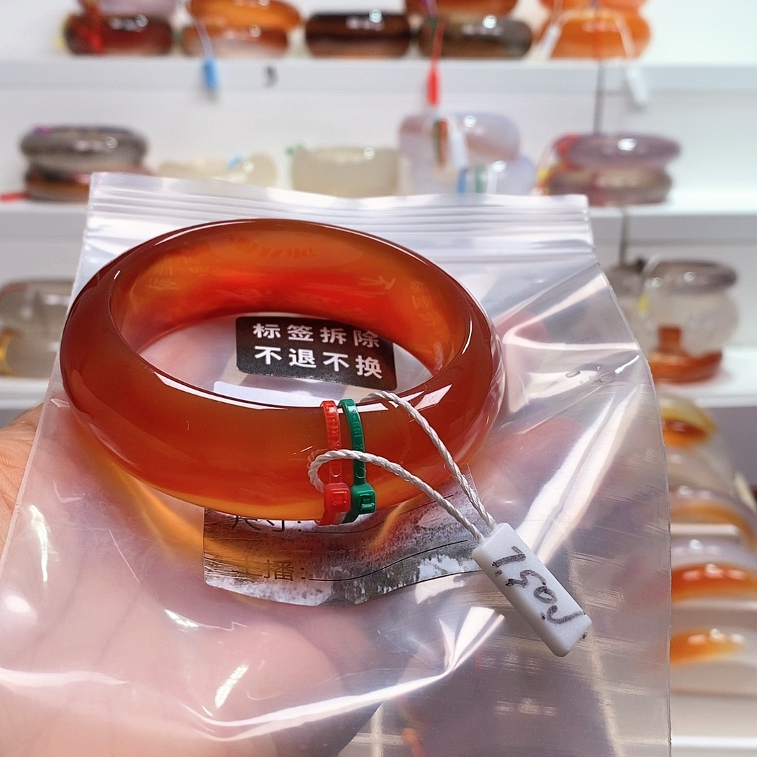 6***8玛瑙/玉髓未镶嵌手镯天然纹雾俏色