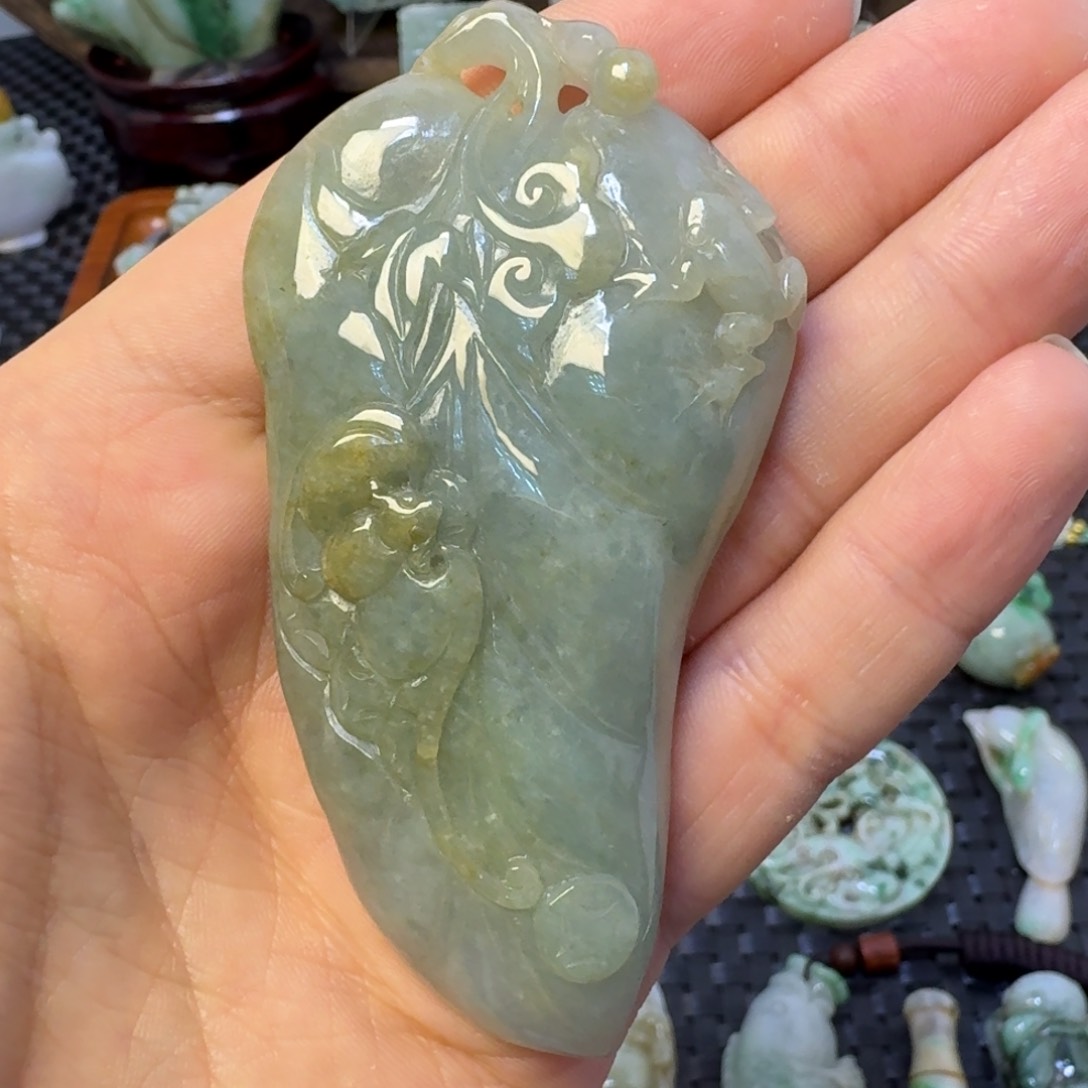 翡翠颈饰未镶嵌翡翠颈饰未镶嵌..