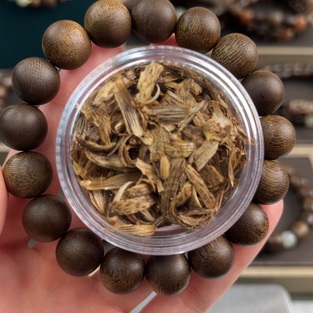 沉香沉香碎屑12mm海南莺歌绿奇楠沉水级