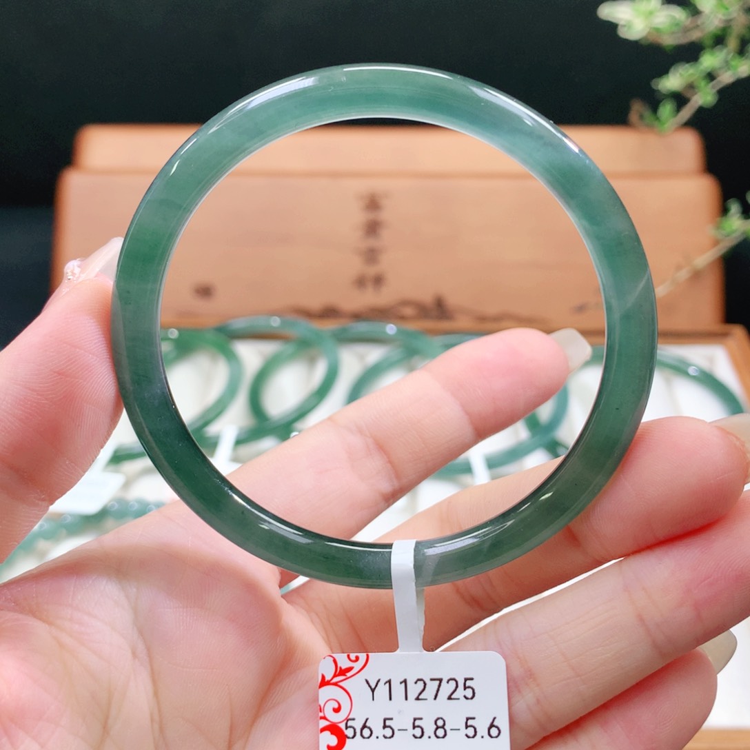 翡翠手镯未镶嵌天然