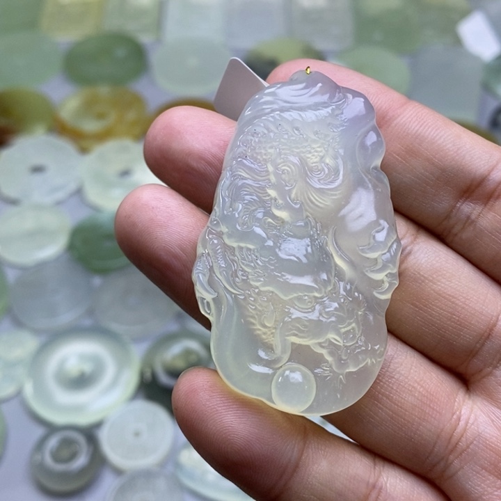 蛇纹石玉颈饰未镶嵌森*