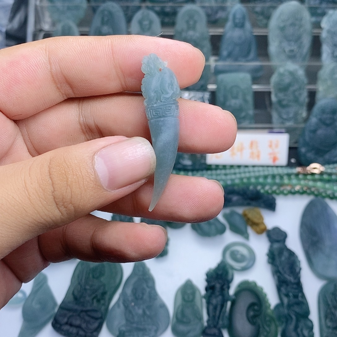 未镶嵌定制翡翠牙