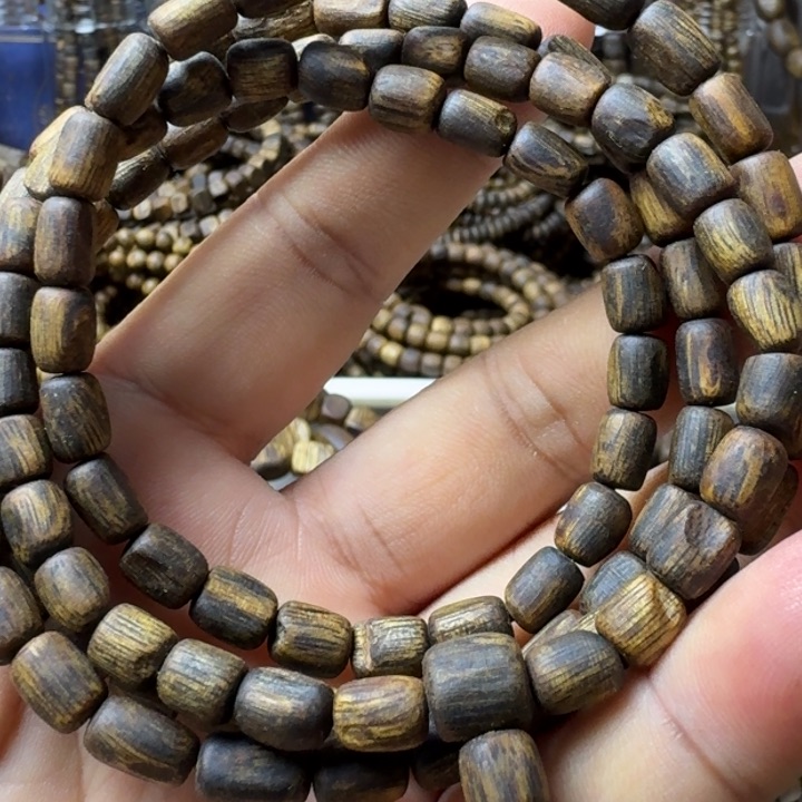 沉香手串蓝宝石手串20克