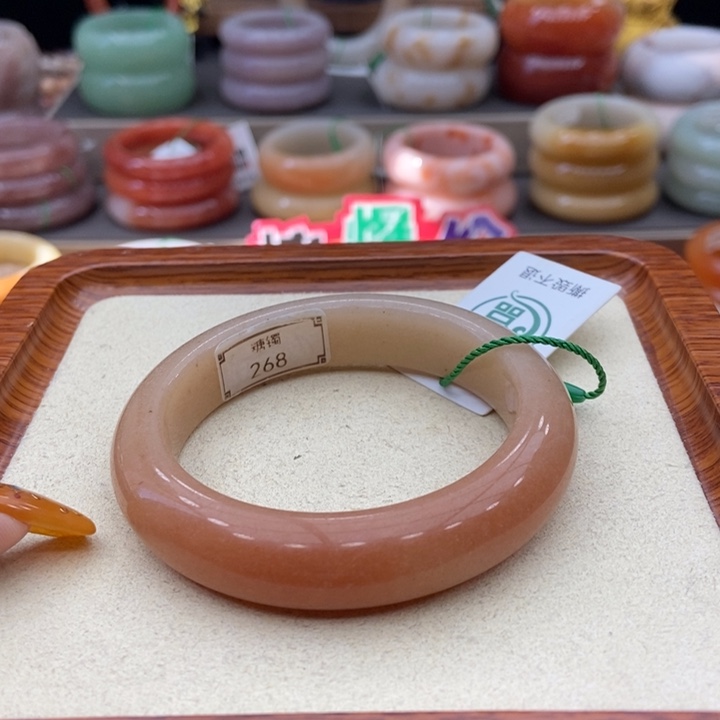 未镶嵌手镯石英质玉