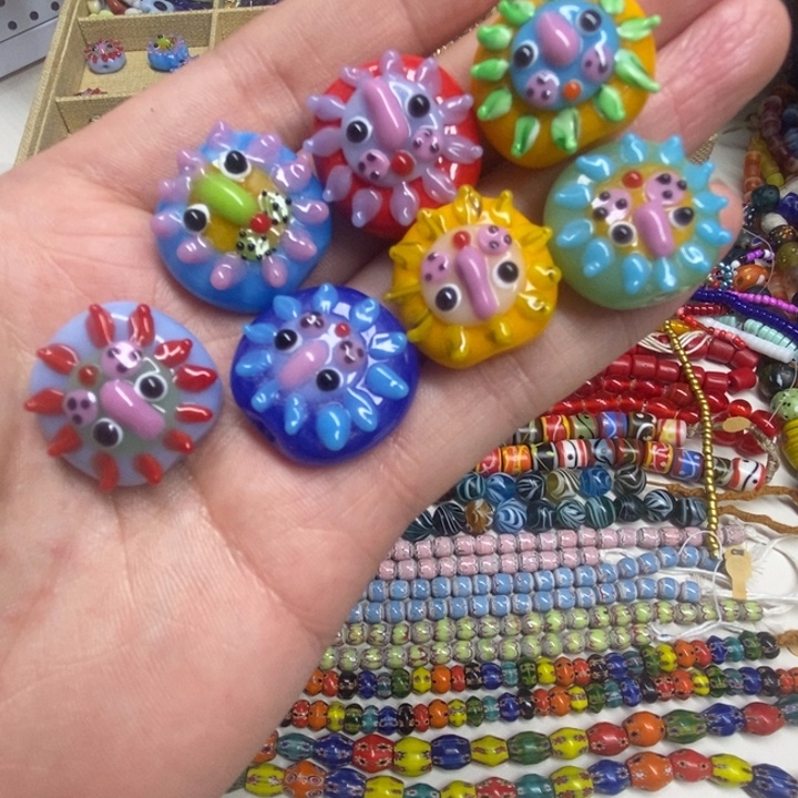 琉璃颈饰小狮子 琉璃