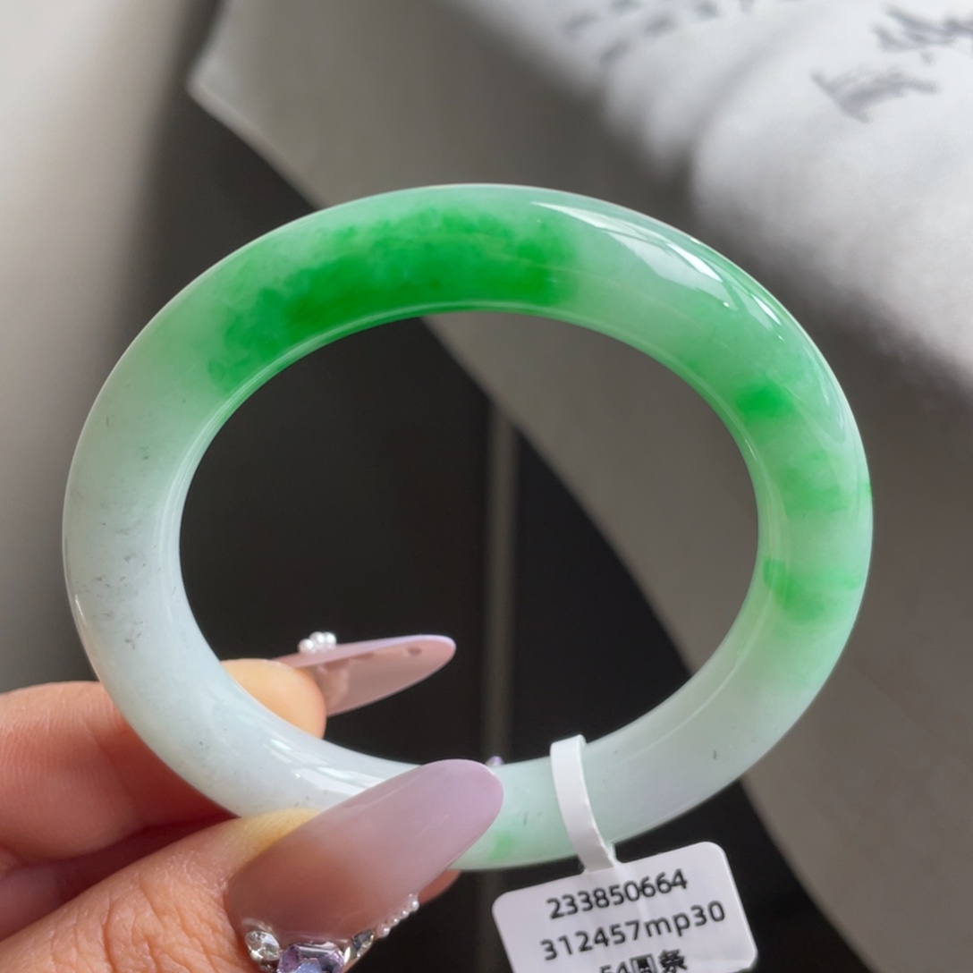 翡翠未镶嵌手镯白底青圆条手镯