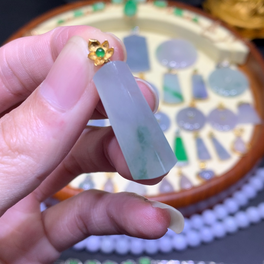 翡翠吊坠(不含链)18K金镶嵌